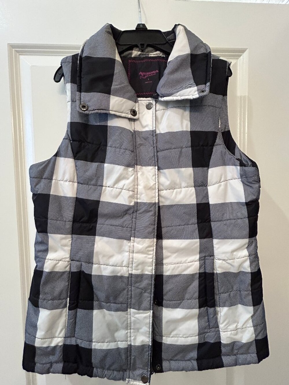 ARIZONA JEAN CO. BLACK & WHITE CHECKER PUFFER VEST WOMEN'S SIZE (L)